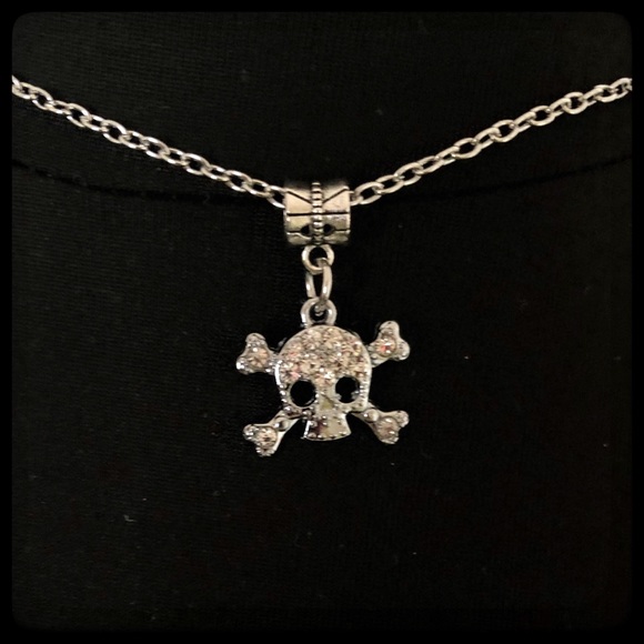 πβ
CHAIN NECKLACE WITH THREE CHARMS - Picture 3 of 5